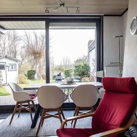 Hinter Dem Deich Holiday home *